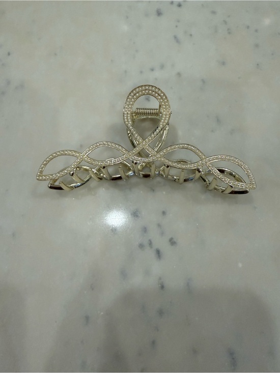 Accessories - Rhinestone Twisted Loop Hair Claw - Gold Tone